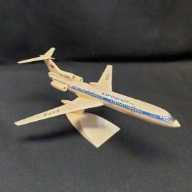 Пластиковая модель самолёта "Ту-154" на подставке, склейки, размеры 24х18см